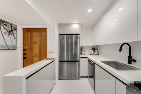 Touwnhouse à vendre à Miami, Floride: 2 chambres, 81.38 m2 № 1801151 - photo 1