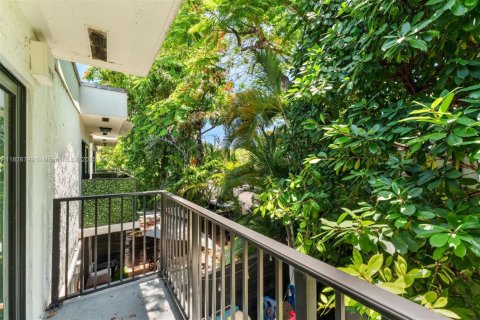 Touwnhouse à vendre à Miami, Floride: 2 chambres, 81.38 m2 № 1801151 - photo 18