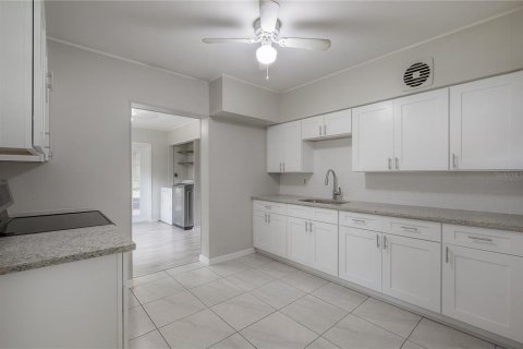 House in Tampa, Florida 2 bedrooms, 75.81 sq.m. № 1903886 - photo 7