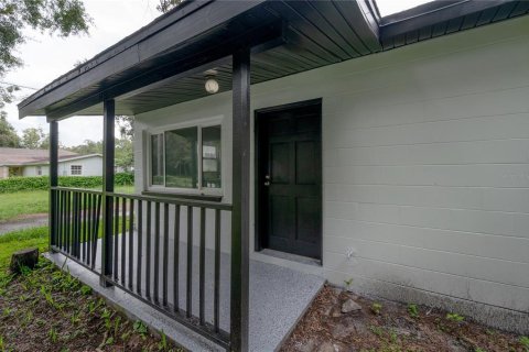 House in Tampa, Florida 2 bedrooms, 75.81 sq.m. № 1903886 - photo 2