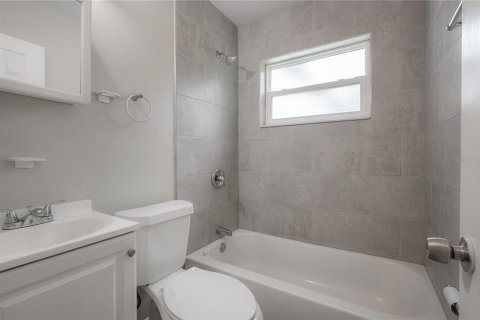 House in Tampa, Florida 2 bedrooms, 75.81 sq.m. № 1903886 - photo 14