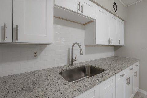 House in Tampa, Florida 2 bedrooms, 75.81 sq.m. № 1903886 - photo 8