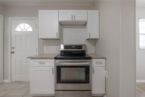 House in Tampa, Florida 2 bedrooms, 75.81 sq.m. № 1903886 - photo 6