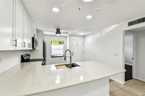 House in Seminole, Florida 2 bedrooms, 80.36 sq.m. № 1774069 - photo 6