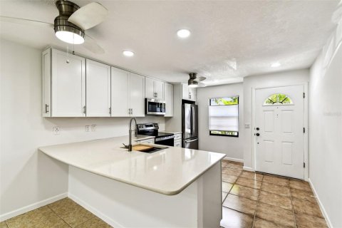 House in Seminole, Florida 2 bedrooms, 80.36 sq.m. № 1774069 - photo 5
