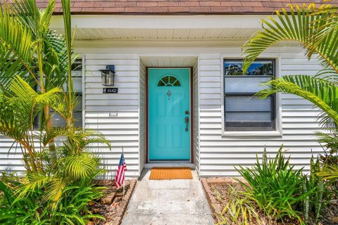 House in Seminole, Florida 2 bedrooms, 80.36 sq.m. № 1774069 - photo 1