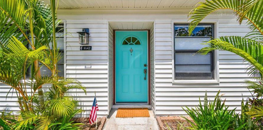 House in Seminole, Florida 2 bedrooms, 80.36 sq.m. № 1774069