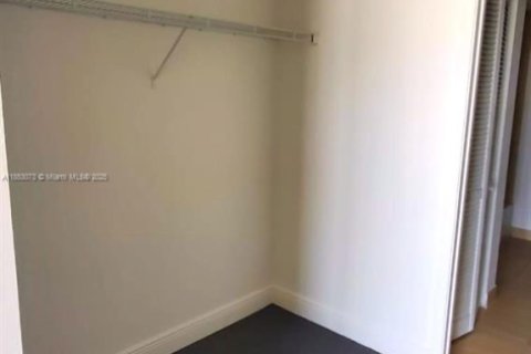 Condo in Miami, Florida, 1 bedroom  № 1877681 - photo 12