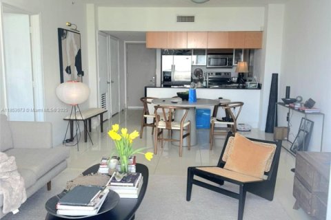 Condo in Miami, Florida, 1 bedroom  № 1877681 - photo 4