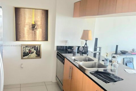 Condo in Miami, Florida, 1 bedroom  № 1877681 - photo 3