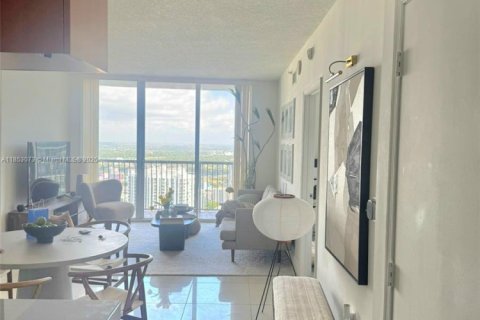 Condo in Miami, Florida, 1 bedroom  № 1877681 - photo 7