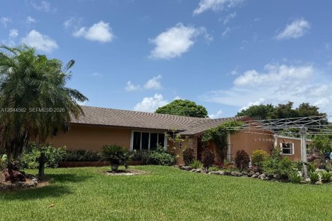 House in Homestead, Florida 4 bedrooms, 479.19 sq.m. № 2179175 - photo 2