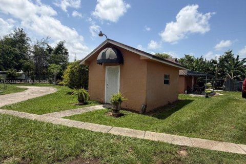 House in Homestead, Florida 4 bedrooms, 479.19 sq.m. № 2179175 - photo 13