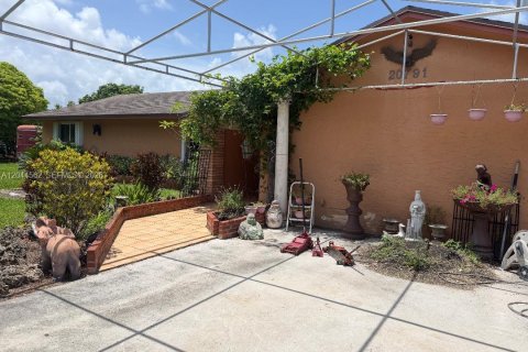 House in Homestead, Florida 4 bedrooms, 479.19 sq.m. № 2179175 - photo 6