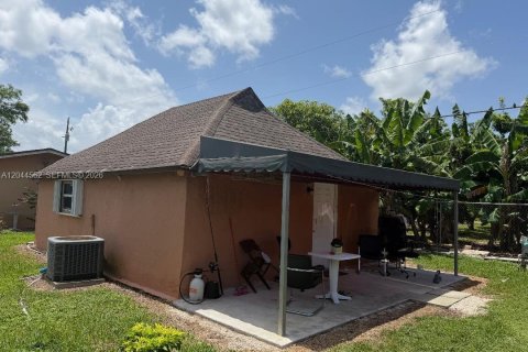 House in Homestead, Florida 4 bedrooms, 479.19 sq.m. № 2179175 - photo 15