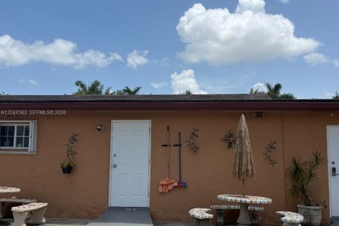 House in Homestead, Florida 4 bedrooms, 479.19 sq.m. № 2179175 - photo 22