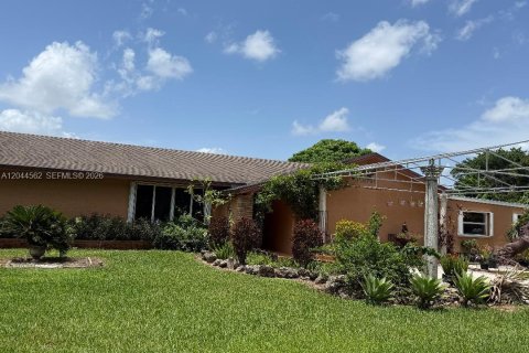 House in Homestead, Florida 4 bedrooms, 479.19 sq.m. № 2179175