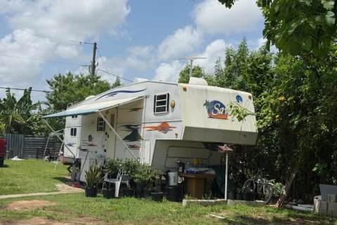 House in Homestead, Florida 4 bedrooms, 479.19 sq.m. № 2179175 - photo 17