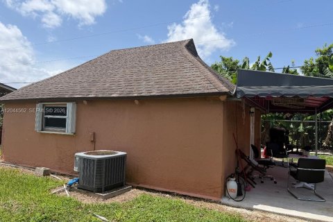 House in Homestead, Florida 4 bedrooms, 479.19 sq.m. № 2179175 - photo 14