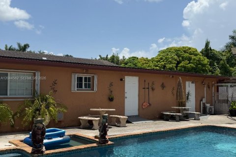 House in Homestead, Florida 4 bedrooms, 479.19 sq.m. № 2179175 - photo 23