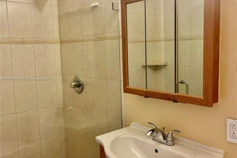 Townhouse in Miami, Florida 2 bedrooms, 90.12 sq.m. № 1726490 - photo 22