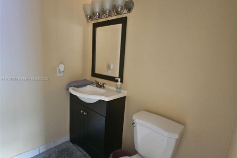 Townhouse in Miami, Florida 2 bedrooms, 90.12 sq.m. № 1726490 - photo 5