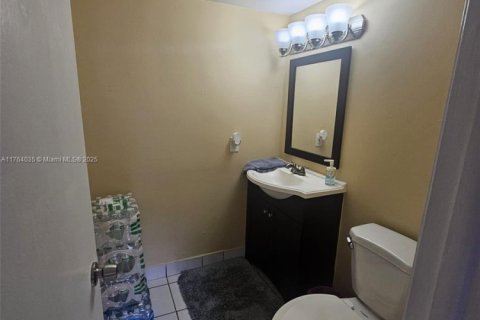 Townhouse in Miami, Florida 2 bedrooms, 90.12 sq.m. № 1726490 - photo 15