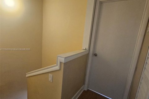 Townhouse in Miami, Florida 2 bedrooms, 90.12 sq.m. № 1726490 - photo 11