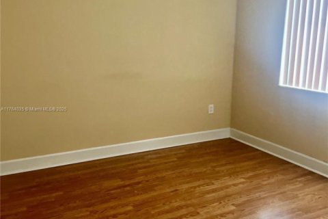 Townhouse in Miami, Florida 2 bedrooms, 90.12 sq.m. № 1726490 - photo 18