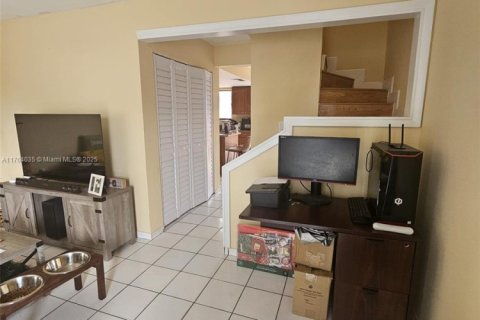 Townhouse in Miami, Florida 2 bedrooms, 90.12 sq.m. № 1726490 - photo 8
