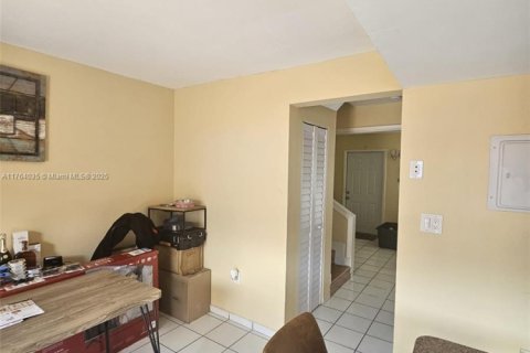 Townhouse in Miami, Florida 2 bedrooms, 90.12 sq.m. № 1726490 - photo 13