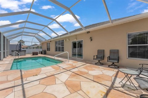 Villa ou maison à vendre à Cape Coral, Floride: 3 chambres, 208.29 m2 № 2210306 - photo 4