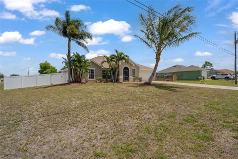 Villa ou maison à vendre à Cape Coral, Floride: 3 chambres, 208.29 m2 № 2210306 - photo 6