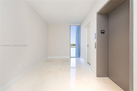 Condominio en alquiler en North Miami Beach, Florida, 3 dormitorios, 144.65 m2 № 2011195 - foto 2