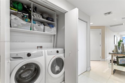 Condominio en alquiler en North Miami Beach, Florida, 3 dormitorios, 144.65 m2 № 2011195 - foto 12