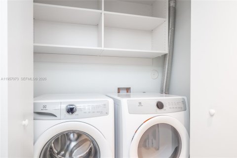 Condominio en alquiler en North Miami Beach, Florida, 3 dormitorios, 144.65 m2 № 2011195 - foto 25