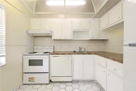 Copropriété à vendre à Margate, Floride: 2 chambres, 86.4 m2 № 2061924 - photo 2