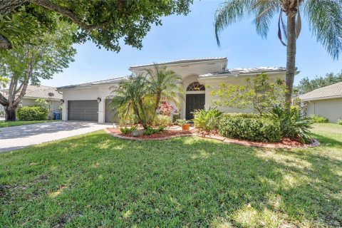 House in Coral Springs, Florida 5 bedrooms, 253.07 sq.m. № 1172513 - photo 1