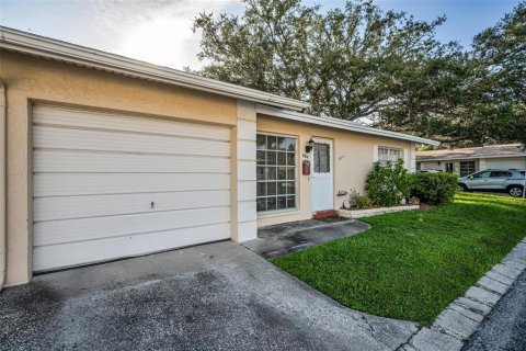 House in Dunedin, Florida 2 bedrooms, 92.81 sq.m. № 1856532 - photo 4