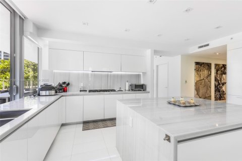 Condo in Miami Beach, Florida, 5 bedrooms  № 1973735 - photo 16