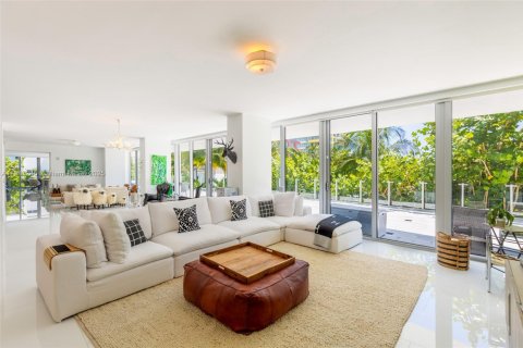Condo in Miami Beach, Florida, 5 bedrooms  № 1973735 - photo 7