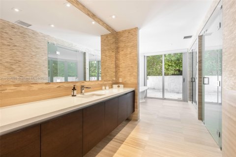 Condo in Miami Beach, Florida, 5 bedrooms  № 1973735 - photo 22