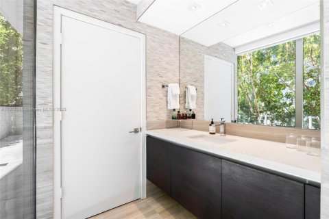 Condo in Miami Beach, Florida, 5 bedrooms  № 1973735 - photo 26