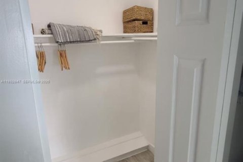 Снять в аренду кондоминиум в Майами-Бич, Флорида 55.74м2, № 1991679 - фото 10