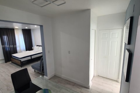 Снять в аренду кондоминиум в Майами-Бич, Флорида 55.74м2, № 1991679 - фото 2