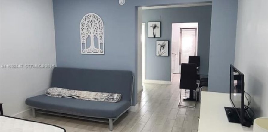 Студия в кондо в Майами-Бич, Флорида № 1991679