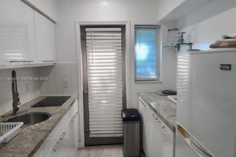 Снять в аренду кондоминиум в Майами-Бич, Флорида 55.74м2, № 1991679 - фото 8