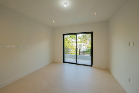 House in Key Biscayne, Florida 5 bedrooms, 371.89 sq.m. № 1860925 - photo 14