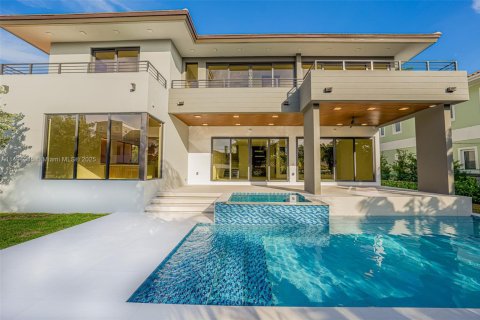 House in Key Biscayne, Florida 5 bedrooms, 371.89 sq.m. № 1860925 - photo 1