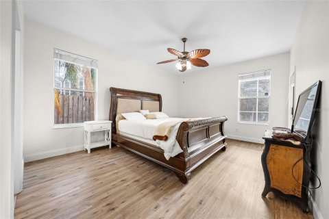 House in Wesley Chapel, Florida 4 bedrooms, 270.35 sq.m. № 1656782 - photo 28